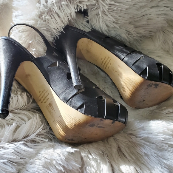 Heels - Picture 4 of 4